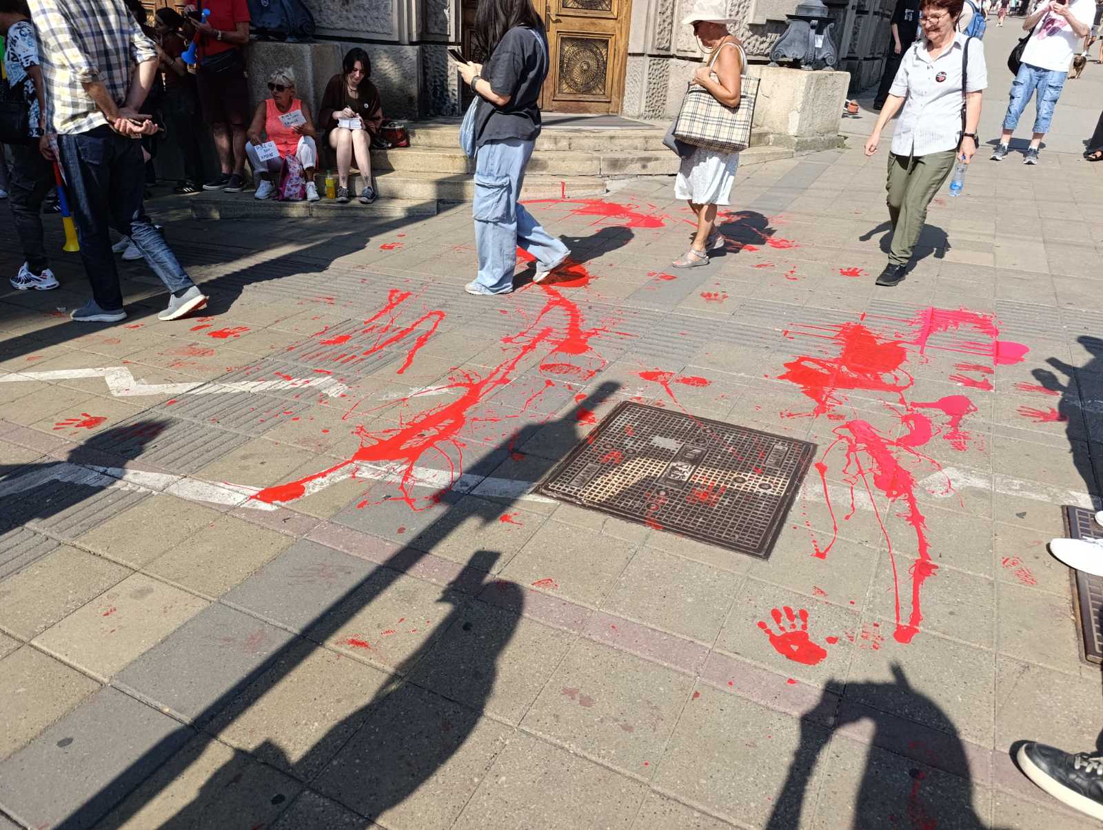 UŽIVO Protest "Indeks je jači od pendreka": Na kraju protesta prosuta crvena farba ispred Sektora unutrašnje kontrole MUP-a (FOTO; VIDEO) 7