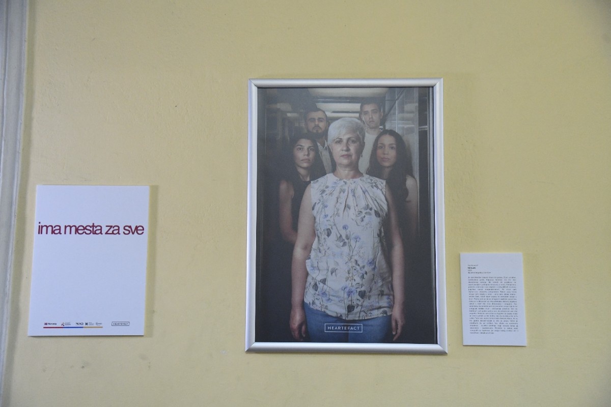 Javni prostor kao mesto solidarnosti, razumevanja, podrške: U Hartefakt Kući otvorena izložba marginalizovanih zajednica 2