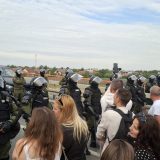 "Ide maca oko tebe": Građani i policija se "jurili" po polju u Klisi (VIDEO) 1