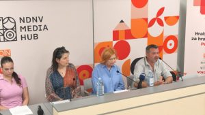 Zaposleni u novosadskoj Gimnaziji „Jovan Jovanović Zmaj“, članovi Nezavisnog sindikata prosvetnih radnika Srbije, najavili su da će u utorak, 23. septembra, stupiti u jednočasovni štrajk upozorenja, jer, kako su kazali, ćutanje više nije moguće.