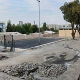 Školsko dvorište raskopano, direktorka kaže da je bezbedno: OŠ „Oslobodioci Beograda“ počela sa radom posle rekonstrukcije 5