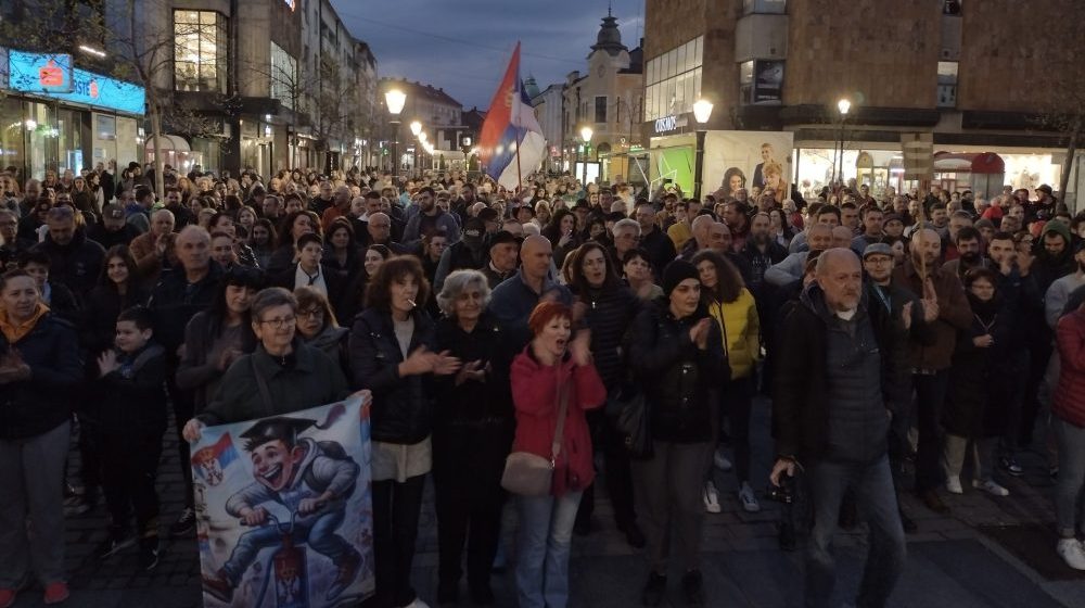 Protiv odmazde, potiv otkaza, protiv nepravde: Protest podrške otpuštenim prosvetnim radnicima u Kragujevcu 1