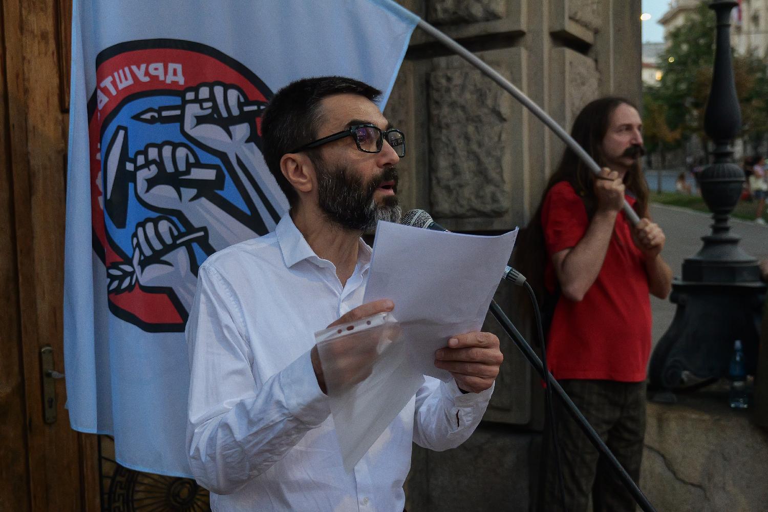 Šta je poručeno sa protesta Društvenog fronta "Javna dobra = vrednost, a ne roba" (FOTO; VIDEO) 3 Šta je poručeno sa protesta Društvenog fronta "Javna dobra = vrednost, a ne roba" (FOTO; VIDEO) 3