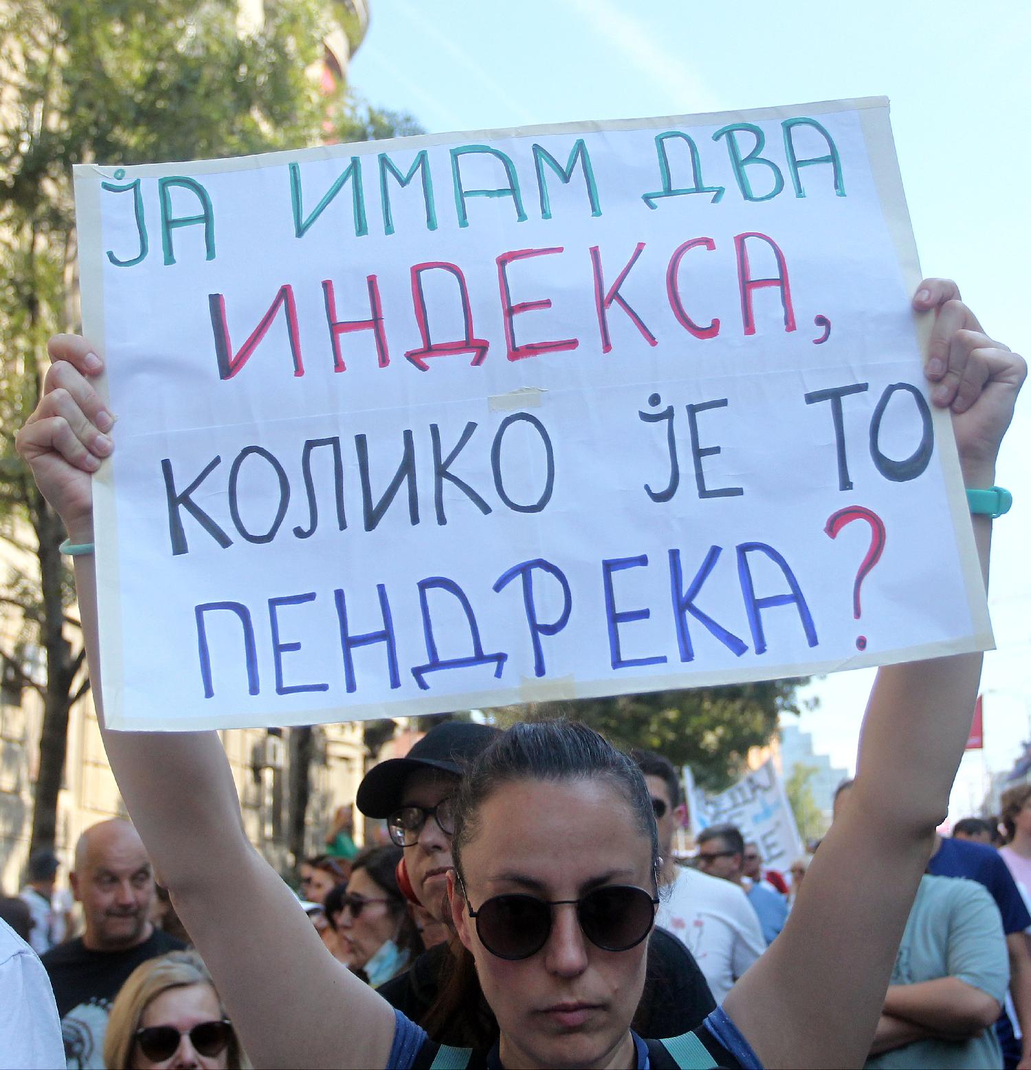 UŽIVO Protest "Indeks je jači od pendreka": Na kraju protesta prosuta crvena farba ispred Sektora unutrašnje kontrole MUP-a (FOTO; VIDEO) 3