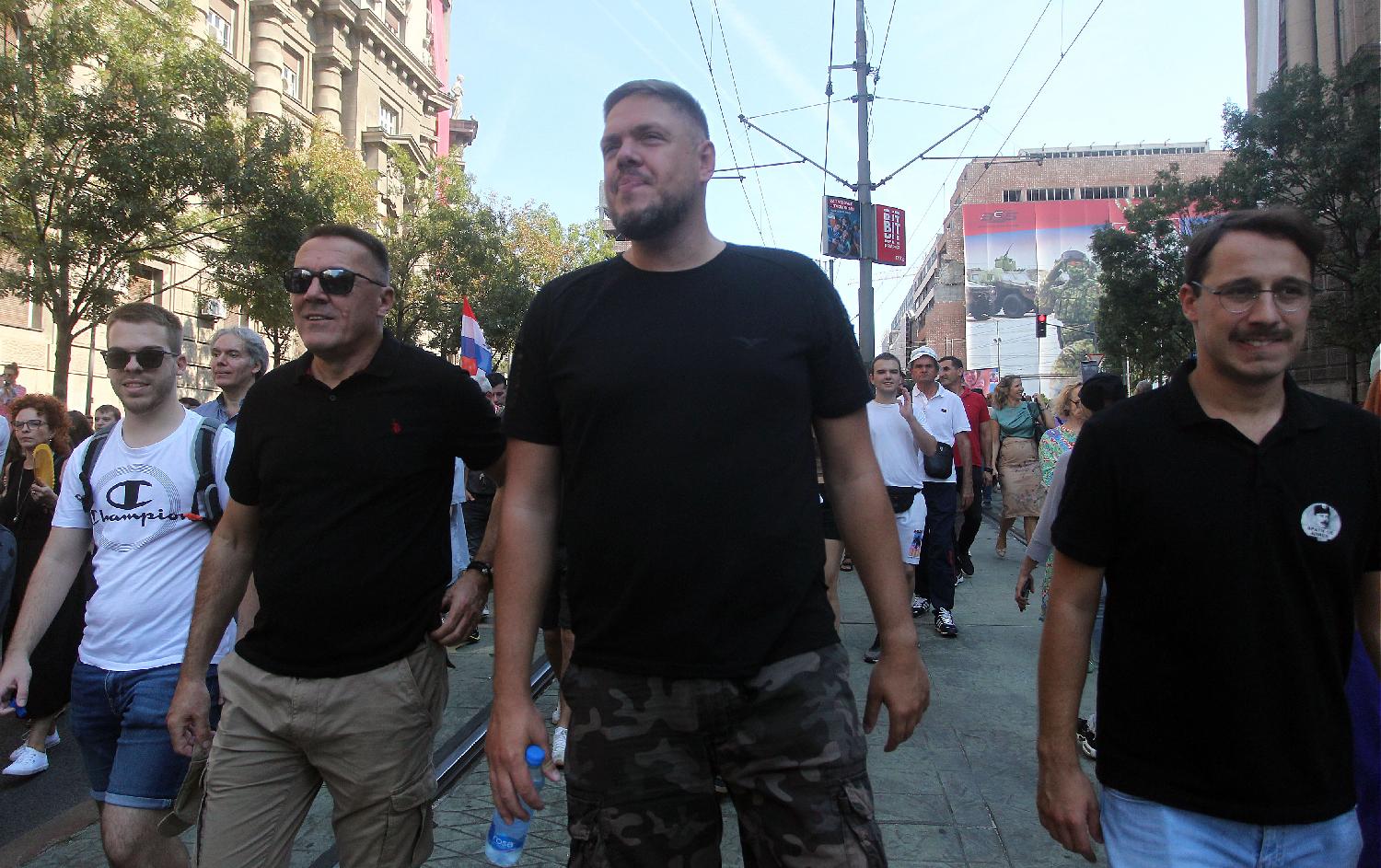 UŽIVO Protest "Indeks je jači od pendreka": Na kraju protesta prosuta crvena farba ispred Sektora unutrašnje kontrole MUP-a (FOTO; VIDEO) 2
