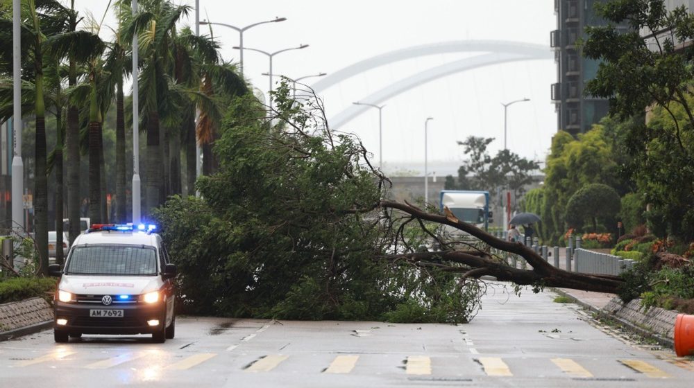 Supertajfun usmrtio najmanje 14 osoba na Tajvanu, milioni evakuisani u Kini, Hong Kong blokiran (VIDEO) 1