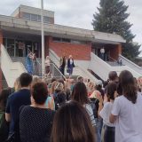 Rektorka Mirjana Nikolić saslušana u Prekršajnom sudu, građani i kolege se okupili da joj daju podršku 7