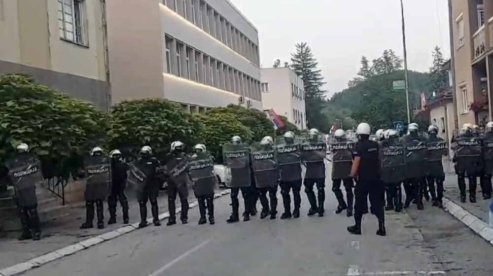 Nakon incidenta sa Žandarmerijom: Policija uhapsila sedmoro građana Kosjerića, odvedeli ih u Užice na saslušanje 1