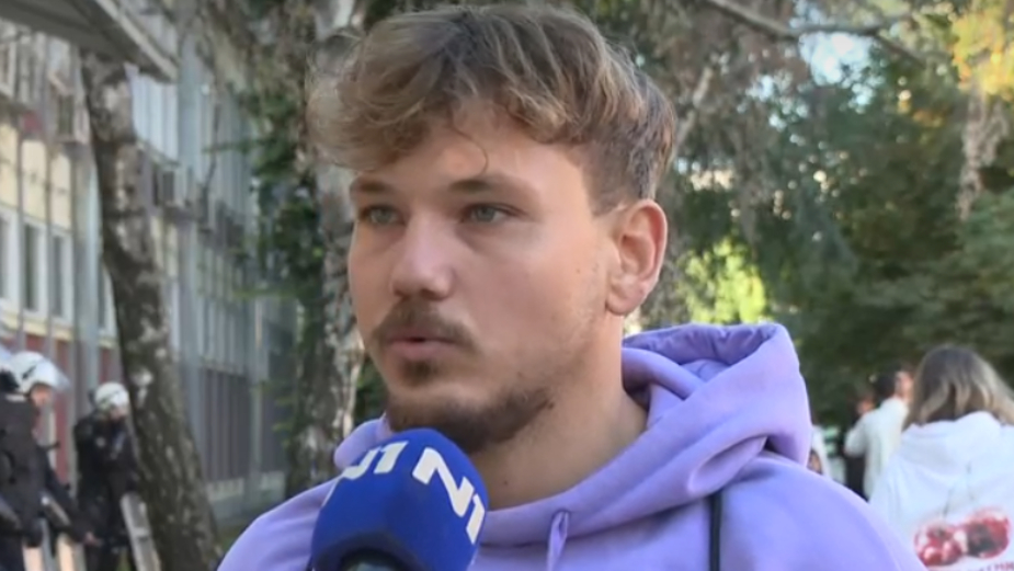 Student DIF-a u Novom Sadu: Kolega ostao u zgradi fakulteta, pokušavaju da otvore vrata, dekan Drid i policija da ga mirno puste 1
