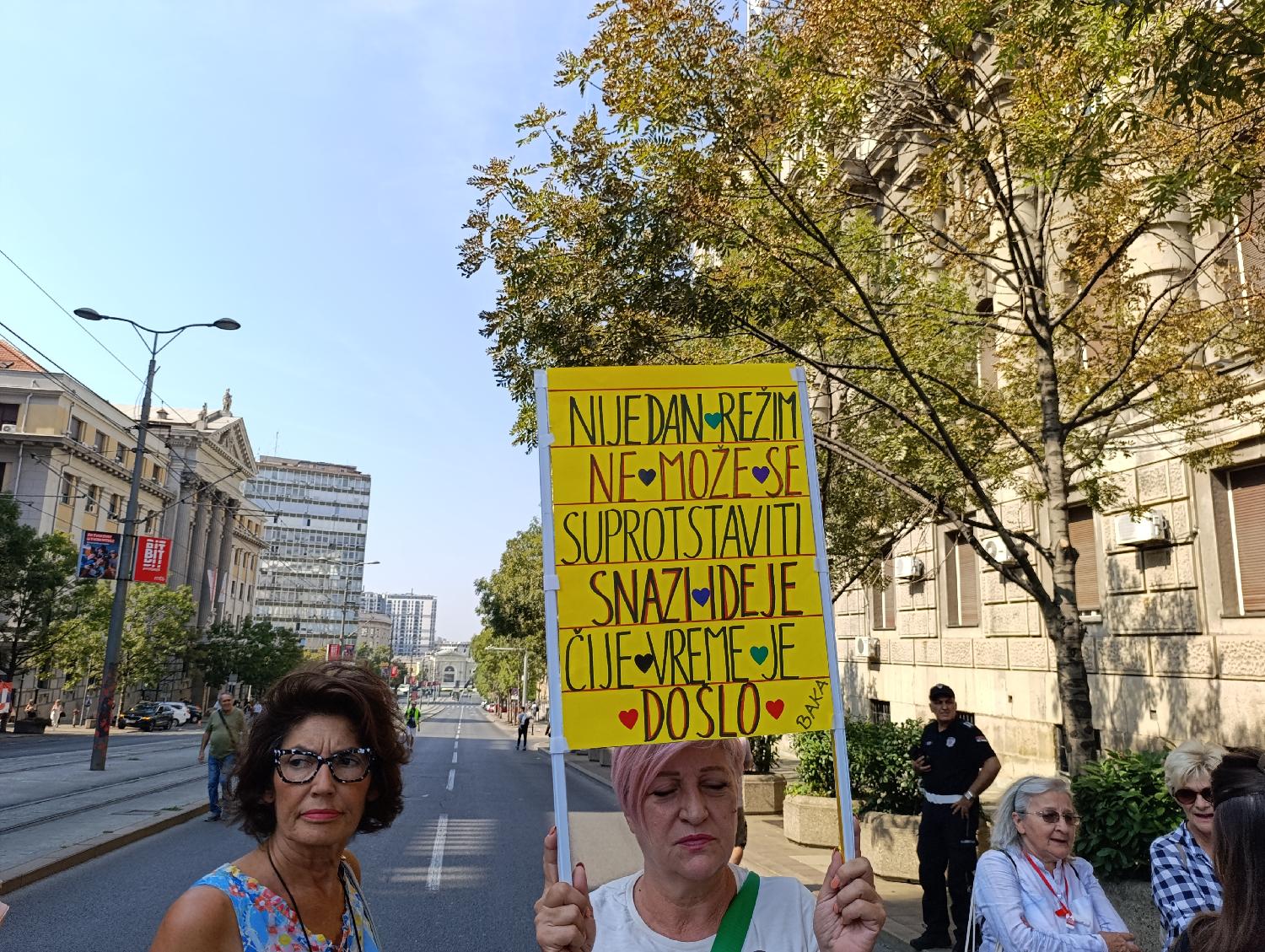 UŽIVO Protest "Indeks je jači od pendreka": Na kraju protesta prosuta crvena farba ispred Sektora unutrašnje kontrole MUP-a (FOTO; VIDEO) 11