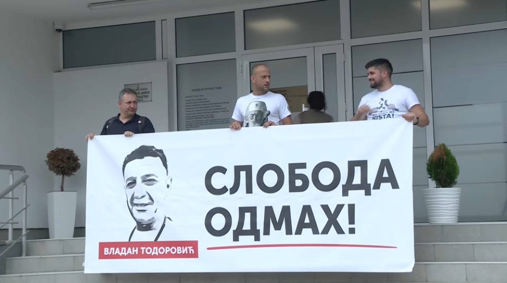 Kućni pritvor za šestoricu privedenih meštana Kosjerića 1