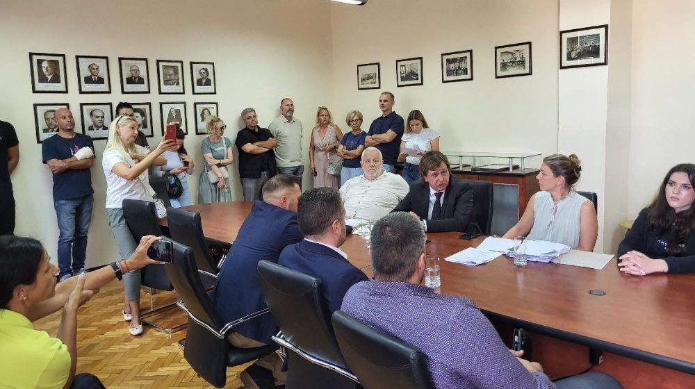 Ministarstvo prosvete uvelo privremene mere u Vazduhoplovnu akademiju, u školu stigla policija 1