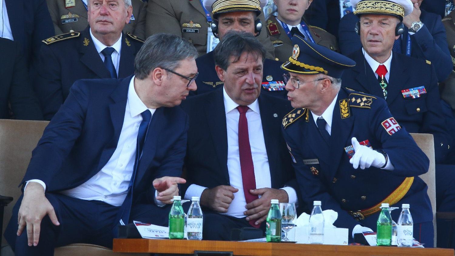 Toma Nikolić, Stiven Sigal, Dodik... Ko se sve pojavio na vojnoj paradi? 3