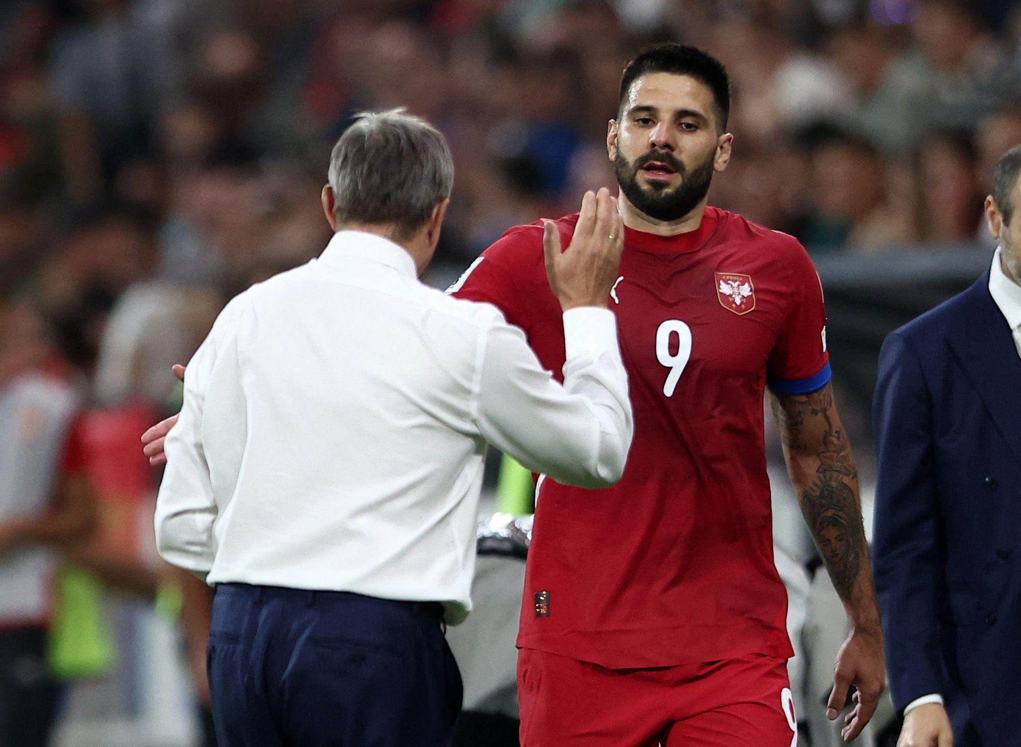 dragan stojković piksi i aleksandar mitrović se pozdravljaju