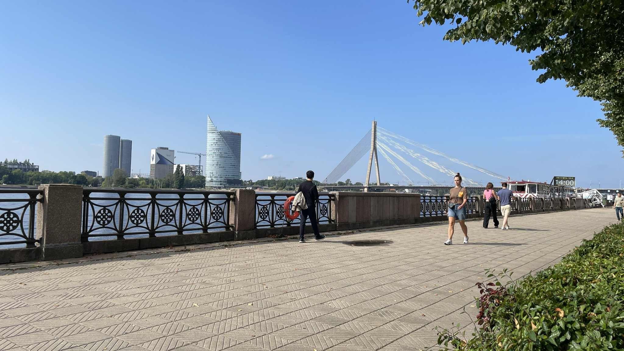 Odlazeće pismo iz Rige: Tri brata, crna mačka i legendarni uživo 1 Riga