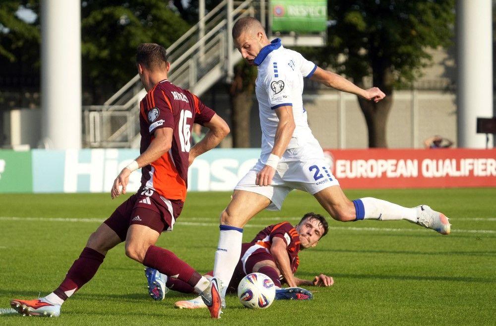 Srbija - Engleska: 'Biće fer navijanje, mi smo gospoda' 3 strahinja pavlović, Strahinja Pavlović na meču protiv Letonije u Rigi, Letonija - Srbija