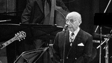 Vojislav Bubiša Simić, prva nota balkanskog džeza 2 Vojislav Bubiša Simić na sceni u odelu