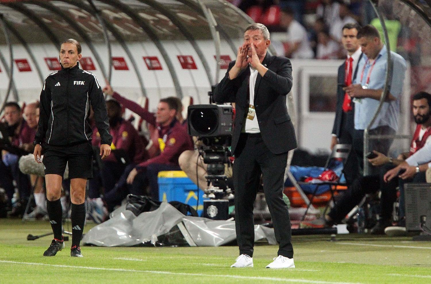 Srbija-Engleska: Brodolom i incidenti na tribinama - u fotografijama 14 Dragan Stojković Piksi