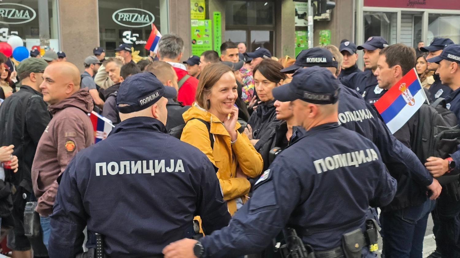 Podeljene ulice širom Srbije: Policija između pristalica i protivnika vlasti 2 beograd