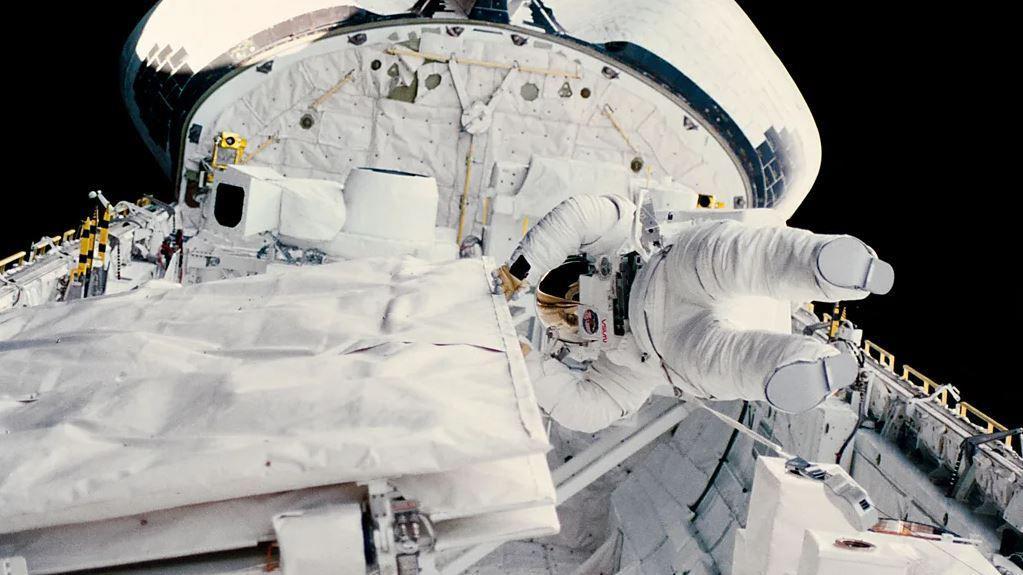 Ketrin Salivan je postala prva Amerikanka koja je izašla iz letelice da se prošeta svemirom