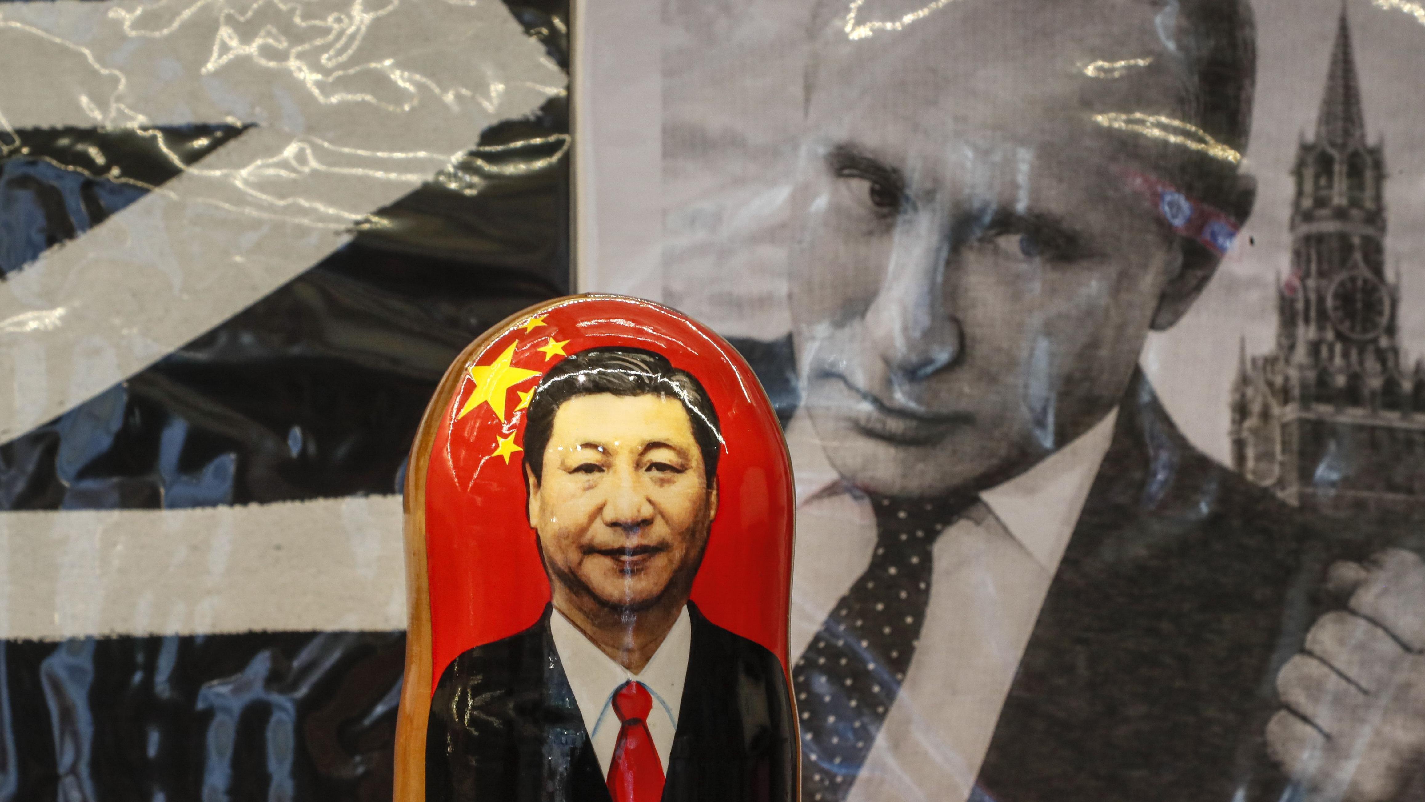 babuška u obliku sija đinpinga, putin, majica sa likom putina