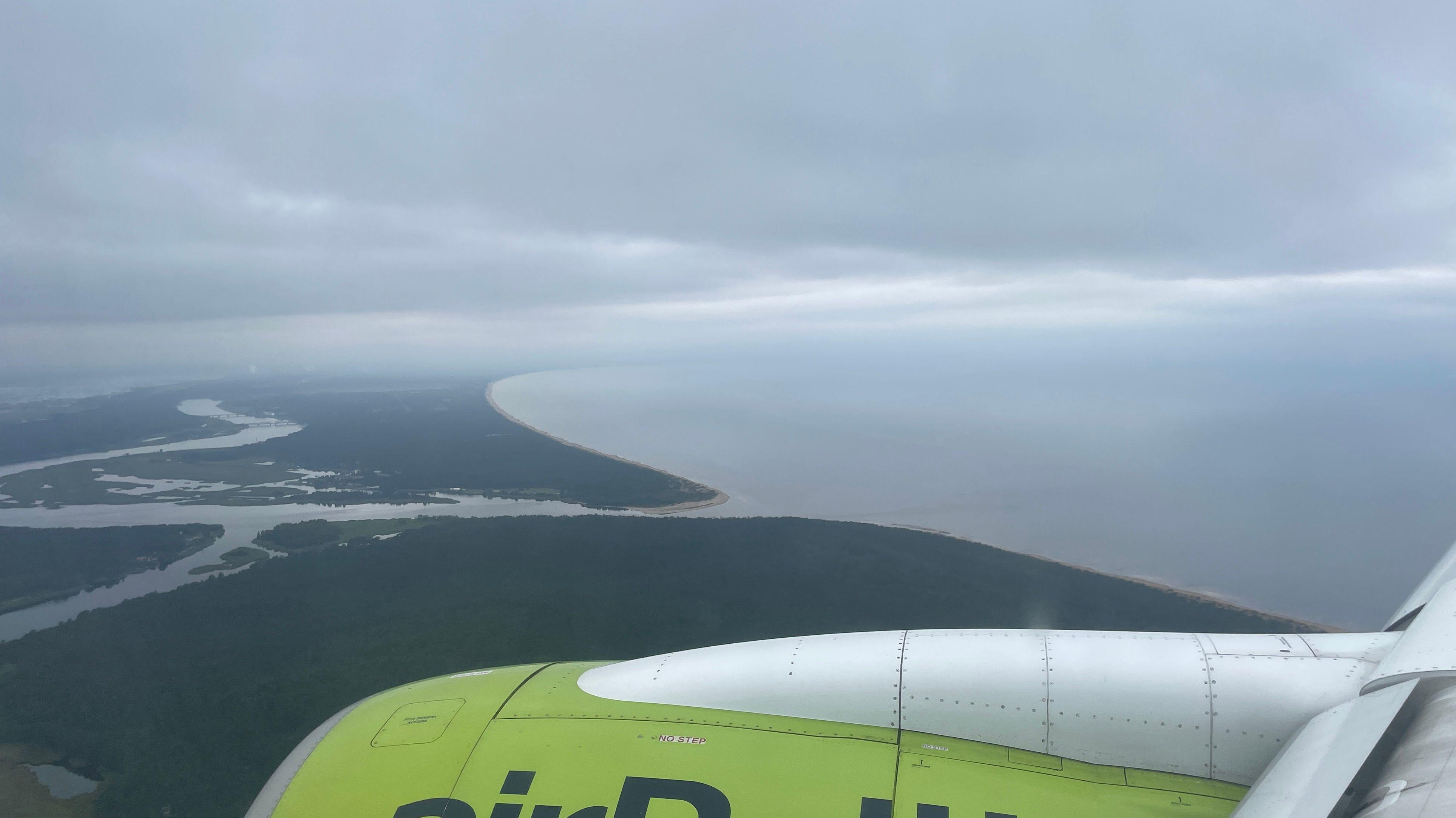 Razglednica Rige: Secesija, zaliv i pijaca 16 Ušće Zapadne Dvine (Daugave) u Riški zaliv, iz aviona