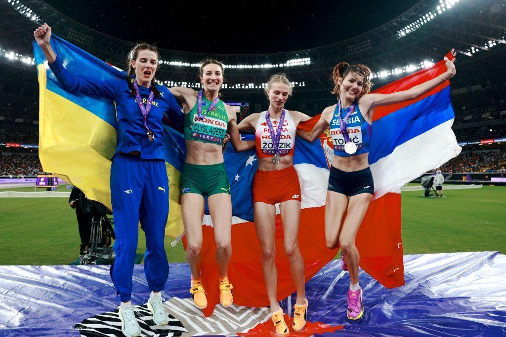 Nikola Olislagers, Marija Žodzik, Jaroslava Mahučih i Angelina Topić sa medaljama