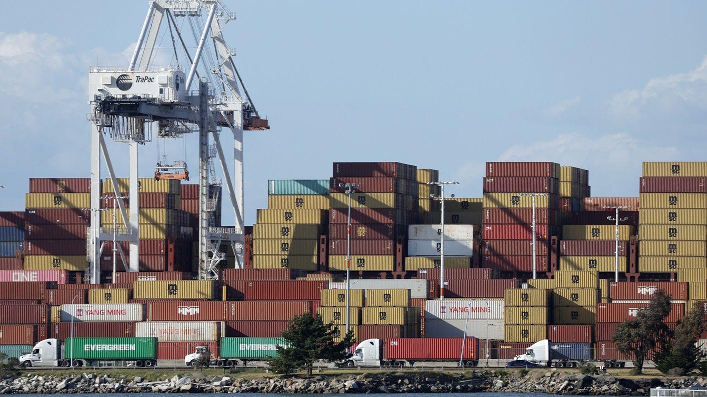 Kako na vozače kamiona sa Balkana utiče nova Trampova vizna politika 5 Kamioni čekaju na utovar u luci u Ouklendu, u Kaliforniji