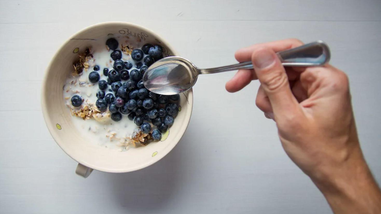 Žitarice i voće se često jedu za doručak