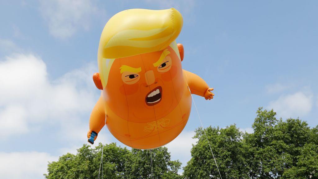 Pet stvari koje treba da znate o poseti Donalda Trampa Velikoj Britaniji 2 Dirižabl beba Tramp