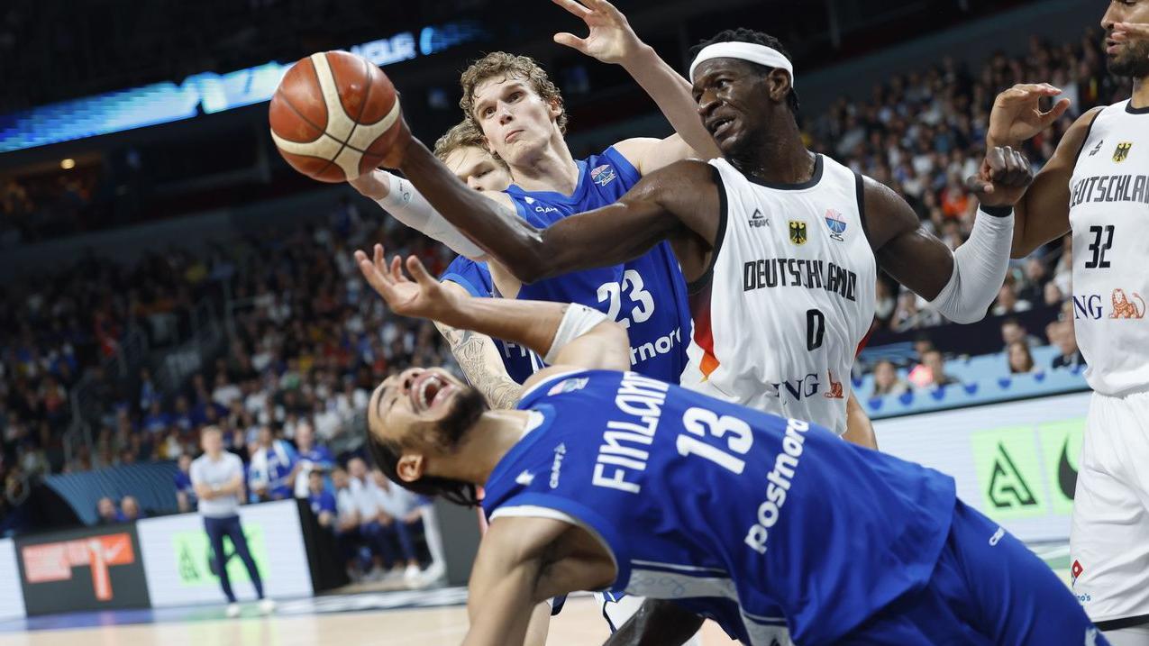 Mika Murinen, najbolji mladi košarkaš Evrobasketa, potpisao za Partizan 3 Isak Bonga i Timan (desno) iz Nemačke, Lauri Markkanen (C) i Miika Muurinen iz Finske u