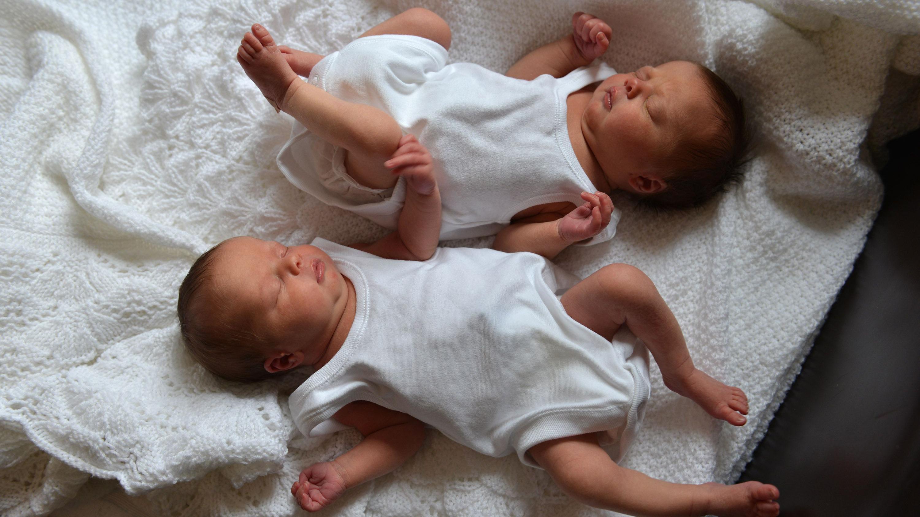 Priroda ili vaspitanje: Neočekivane zajedničke osobine jednojajčanih blizanaca 2 Beba stara 5 dana