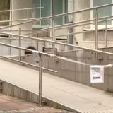 Glavni ulaz u DZ Stari grad zatvoren već pola godine zbog nadstrešnice: Kako ulaze osobe u invalidskim kolicima? 4