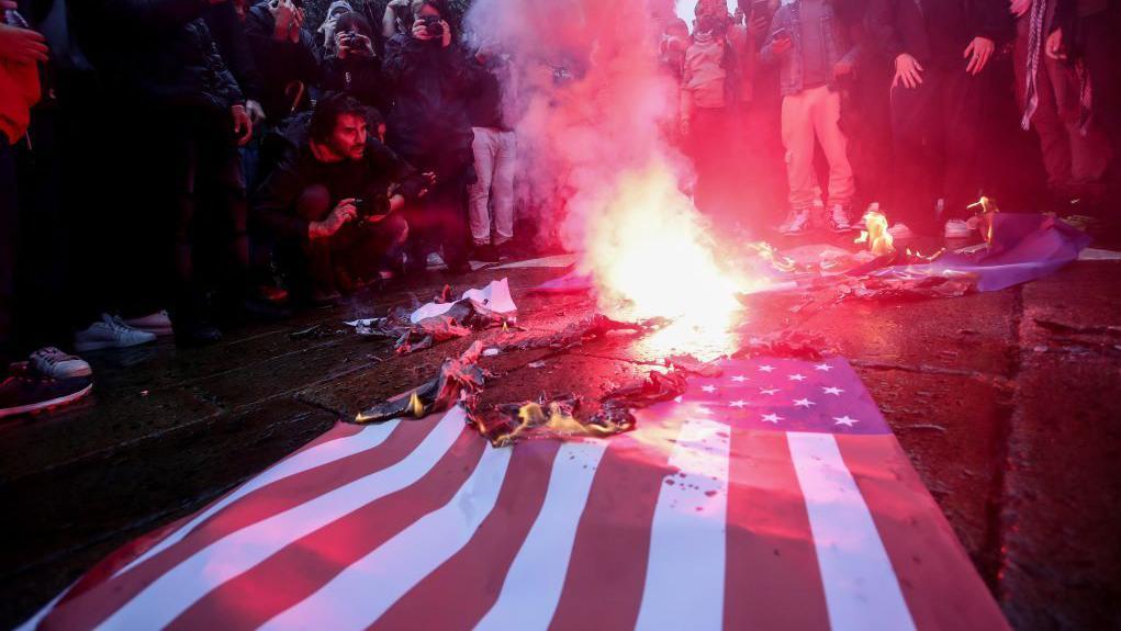 Sukobi demonstranata i policije na skupovima podrške Palestincima u Italiji 7 zapaljena američka zastava