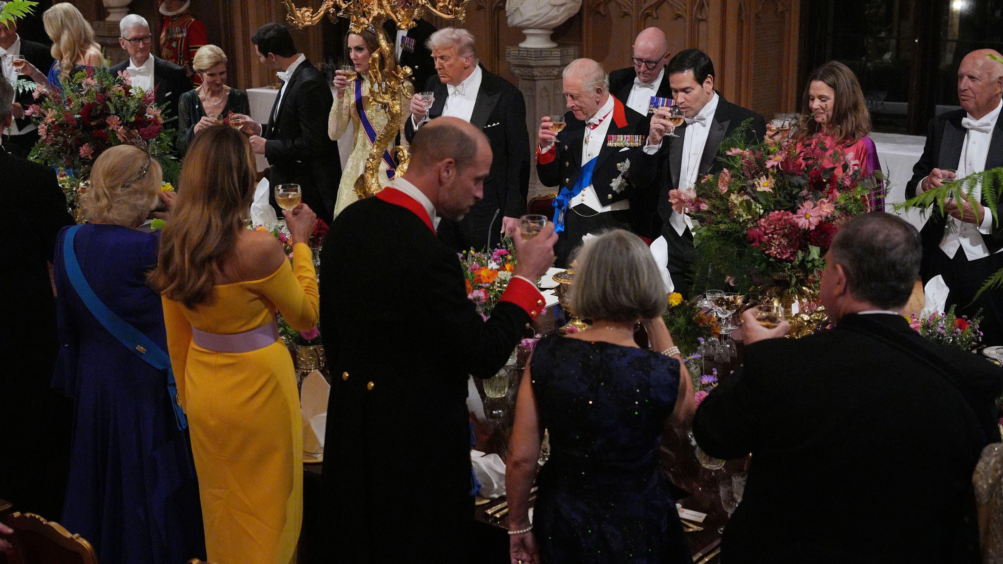 Konjak star 113 godina, meni na francuskom i 1.500 pribora za jelo: Kraljevski banket u čast Trampa 2 kraljevski banket