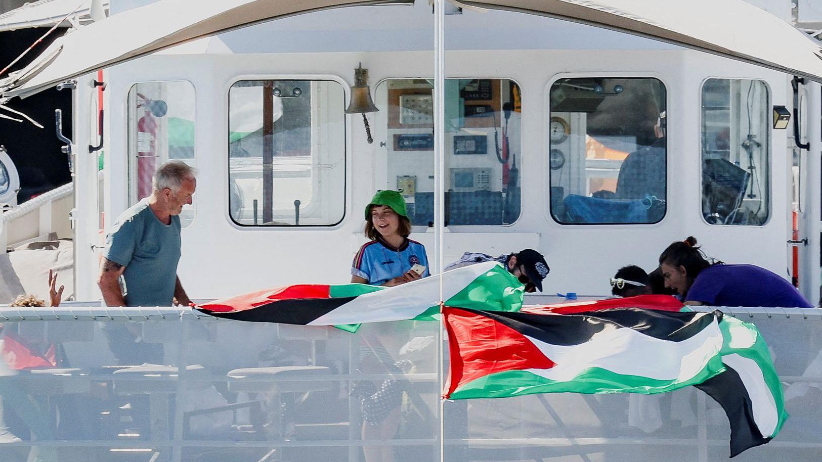 Novi pokušaj: Brod za Gazu sa Gretom Tunberg isplovio iz Barselone 1 Greta Tunberg na brodu ka Gazi