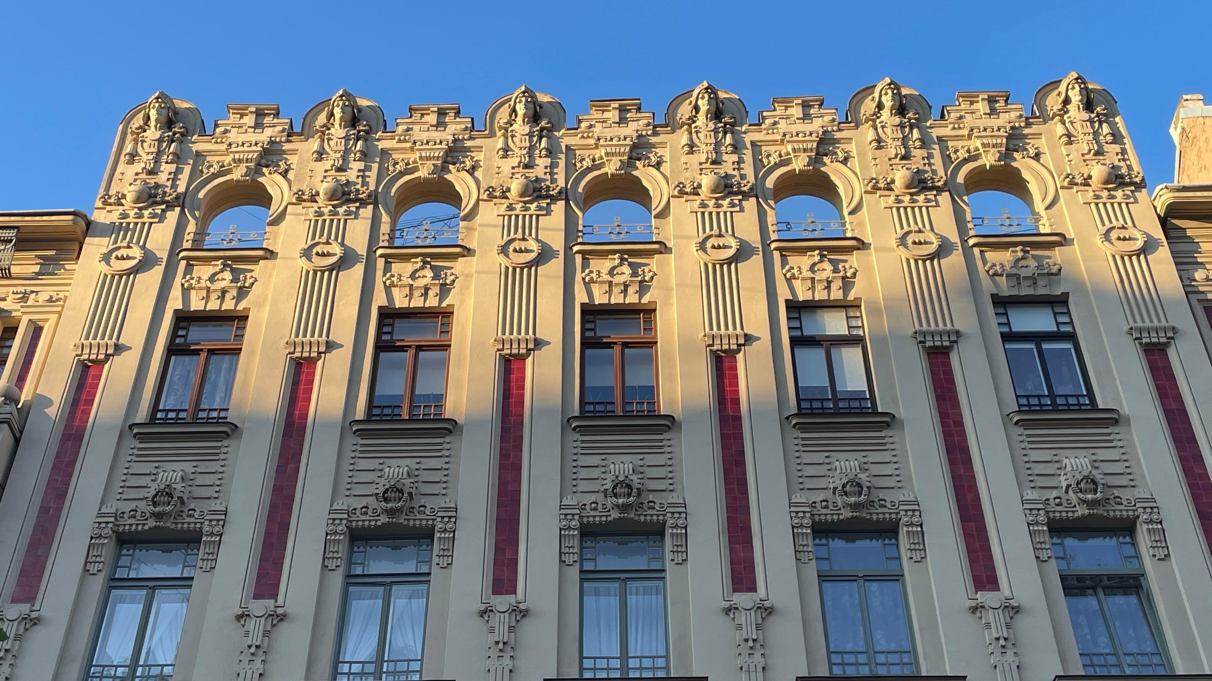 Razglednica Rige: Secesija, zaliv i pijaca 6 Brojevi 2, 2a, 4, 6, 8, 11, 12 i 13 u ulici Alberta su letonski spomenici arhitekture.