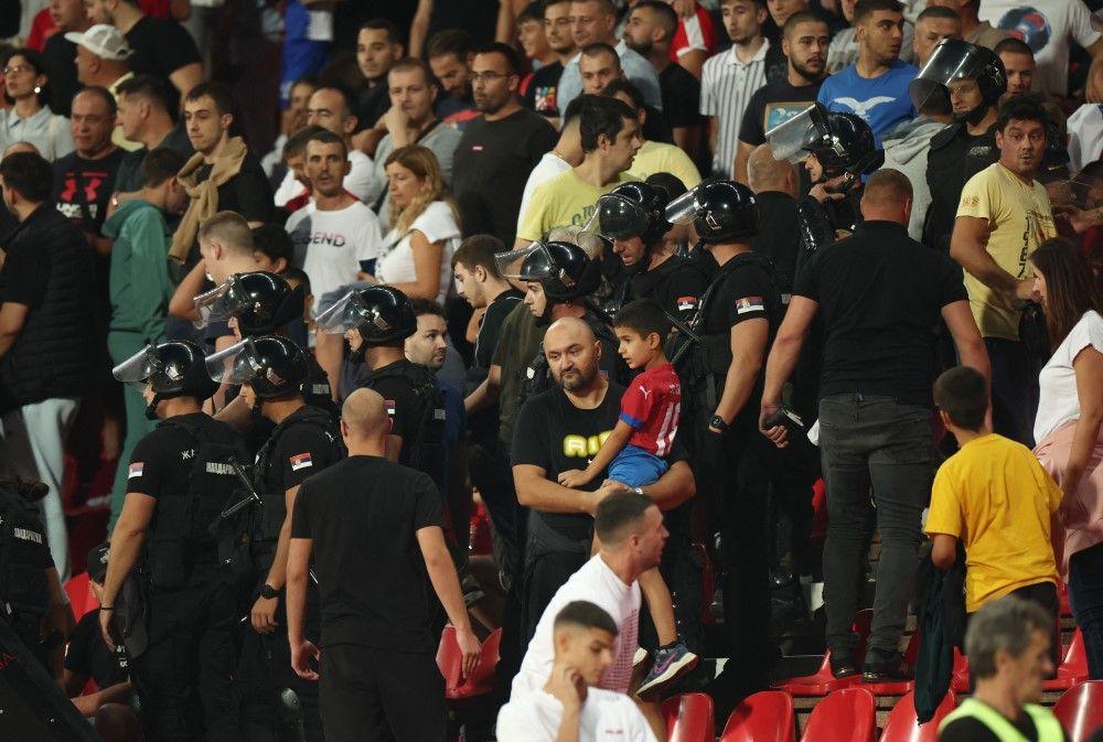 Srbija-Engleska: Brodolom i incidenti na tribinama - u fotografijama 6 srbija - engleska, incidenti na utakmici srbija - engleska