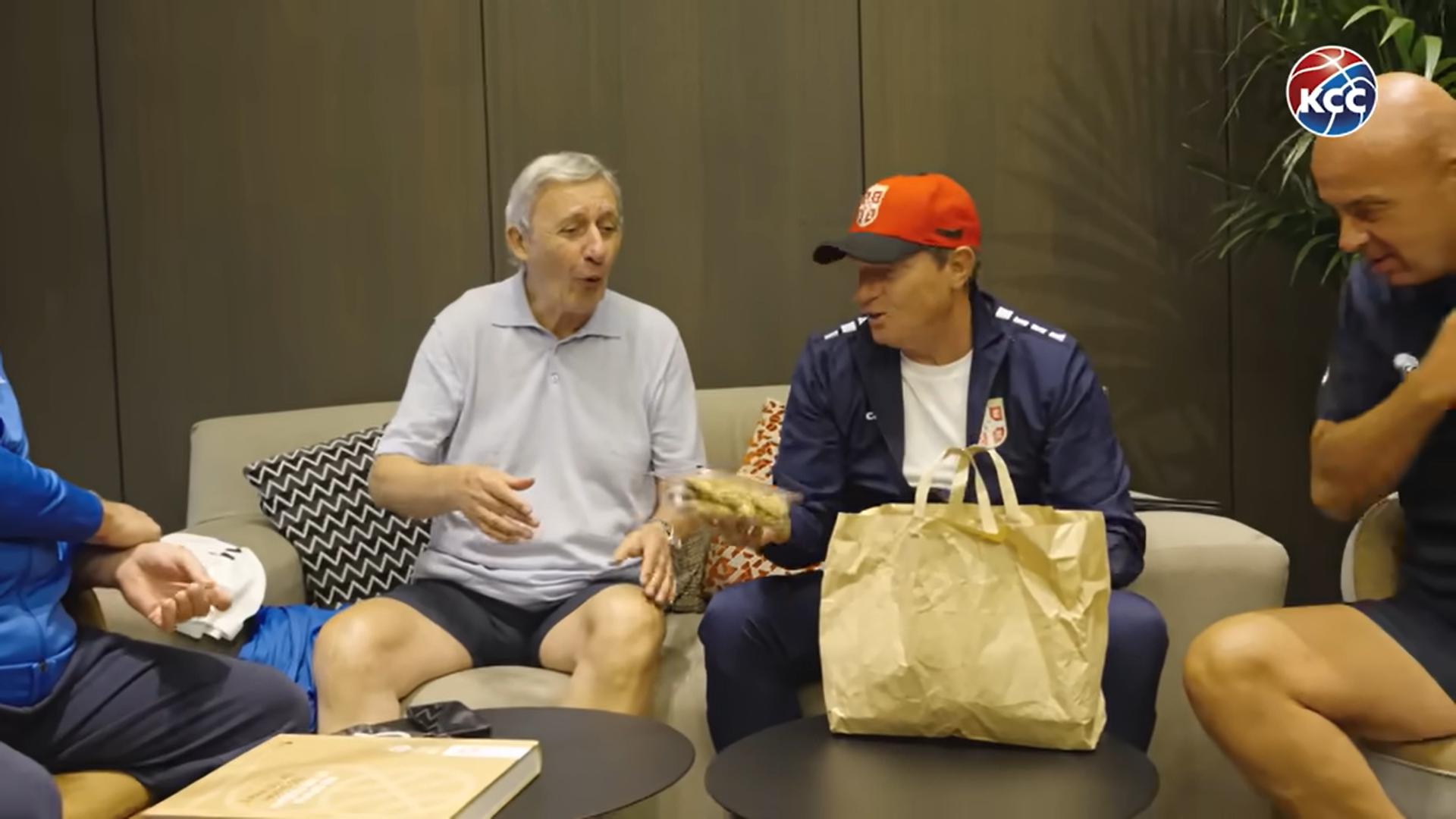 Orasnice za Pešića, 'zlatni bodovi' za Piksija: Srbija pobedila Letoniju 4 Svetislav Kari Pešić i Dragan Stojković, orasnice za karija, piksi doneo orasnice kariju