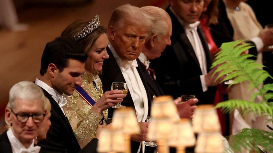 Konjak star 113 godina, meni na francuskom i 1.500 pribora za jelo: Kraljevski banket u čast Trampa 3 Tramp, kralj Čarls, Kejt, kraljevski banket