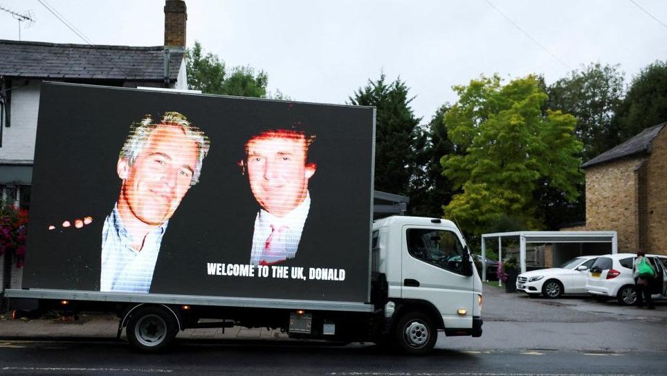 Tramp u Britaniji: 'Ovo mi je jedna od najvećih počasti u životu' 3 Tramp i Epstin, fotografija epstina i trampa