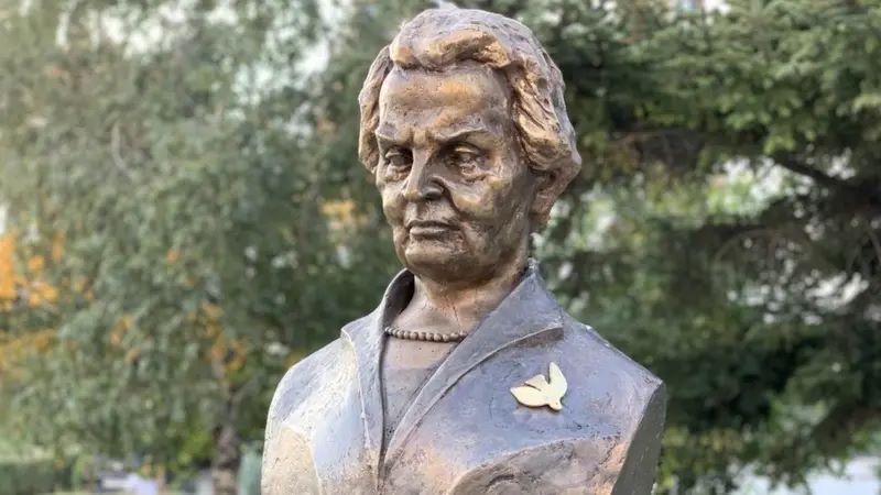 Zašto je Amerika zamrzla Strateški dijalog sa Kosovom i koje su moguće posledice 3 bista Madlen Olbrajt