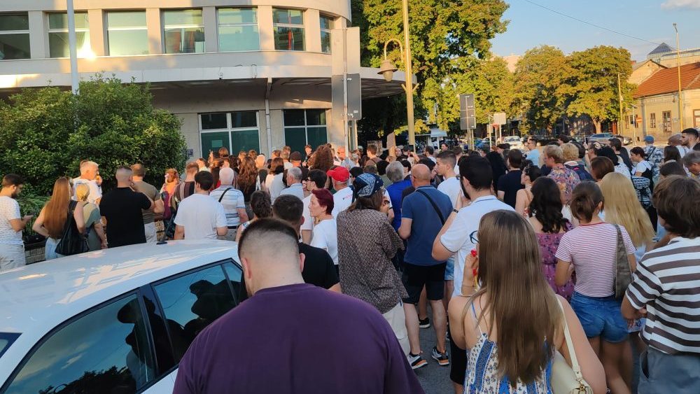 Opozicija podnosi krivične prijave protiv gradonačelnika Niša koji je građanima skandirao "ustaše": On je poziva da se "stavi u njegove cipele" 2