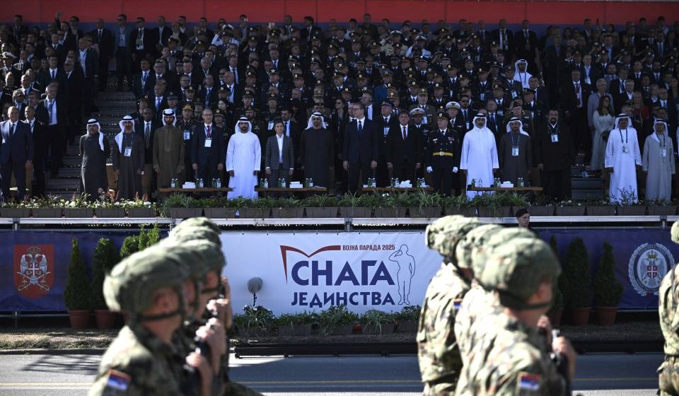 Studenti o vojnoj paradi: Po čijem naređenju nas je kordon policije juče opkolio? 1