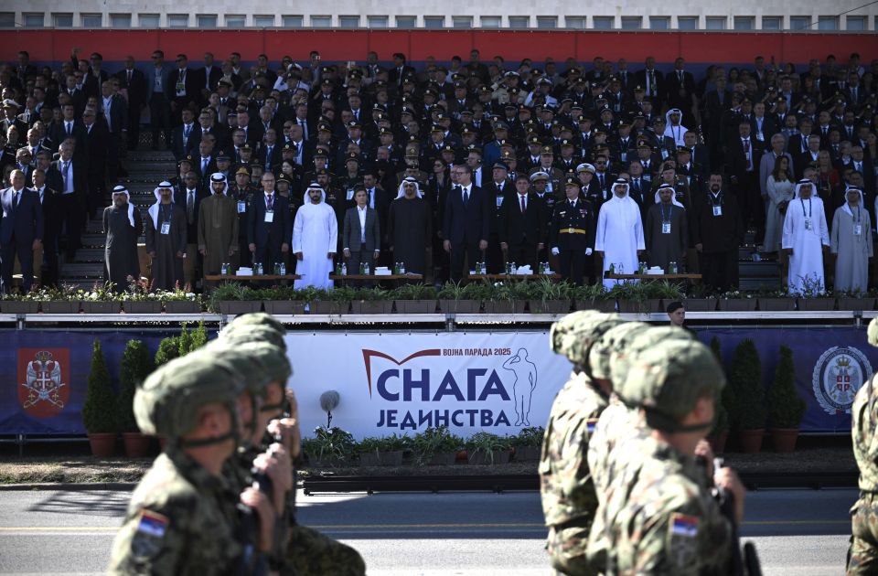 Paralelna stvarnost: "Snaga jedinstva" na vojnoj paradi 2