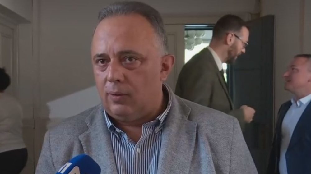(VIDEO) Predsednik Skupštine Niša u pratnji opozicije i medija dao urin za test na drogu 1