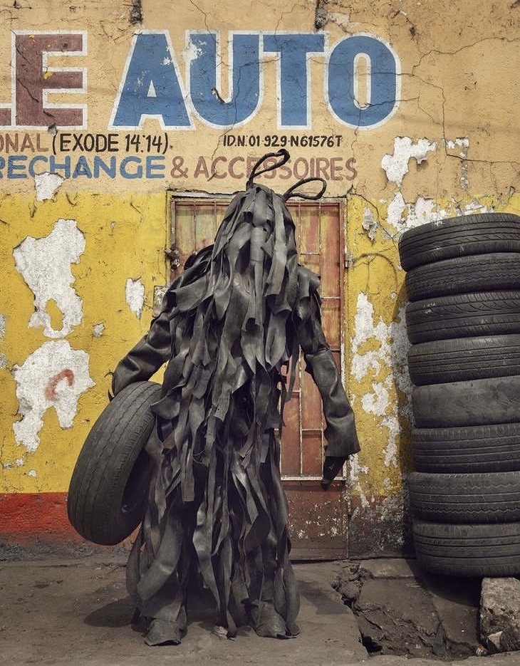 Od otpada do umetnosti: Pionir apsajklinga Edi Ekete na Bijenalu mladih u Beogradu 2