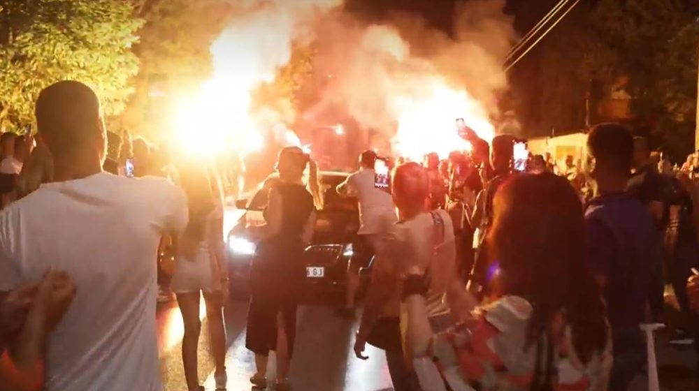 Ivana Matovića dočekali u Kraljevu nakon što mu je određena mera kućnog pritvora 1