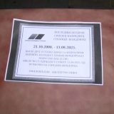 Performans protest SNS kovčeg