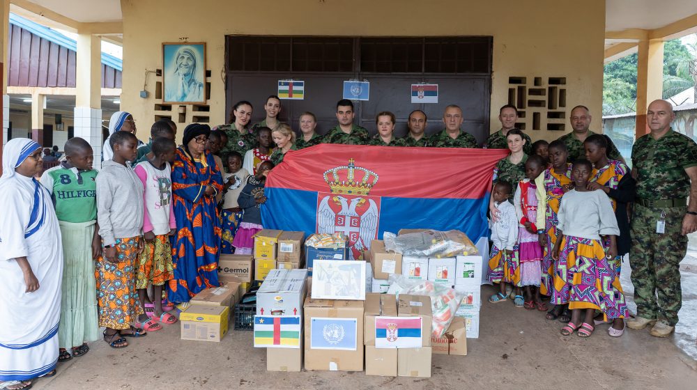 Pripadnici Vojske Srbije u mirovnoj misije UN u Centralnoafričkoj Republici pomogli deci 1